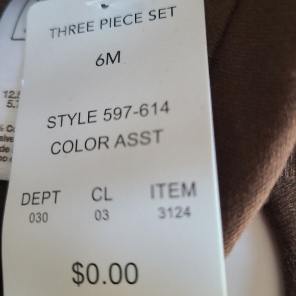 NWT 3 piece set including footless sleeper/romper, bib and hat - Picture 3 of 4